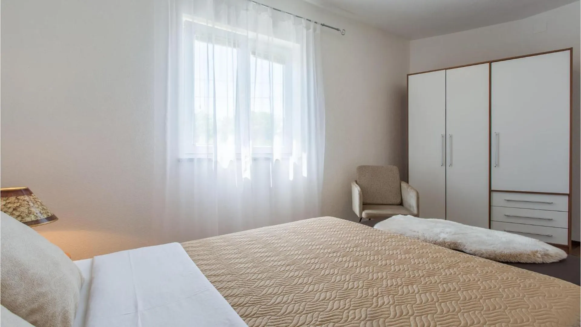 Stunning Home In Vrecari With Kitchen Nedeščina