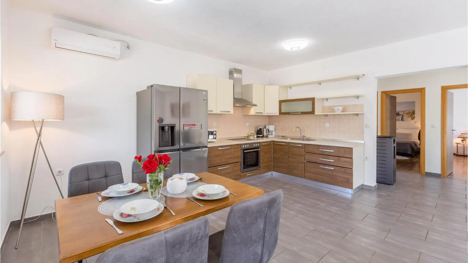 Stunning Home In Vrecari With Kitchen