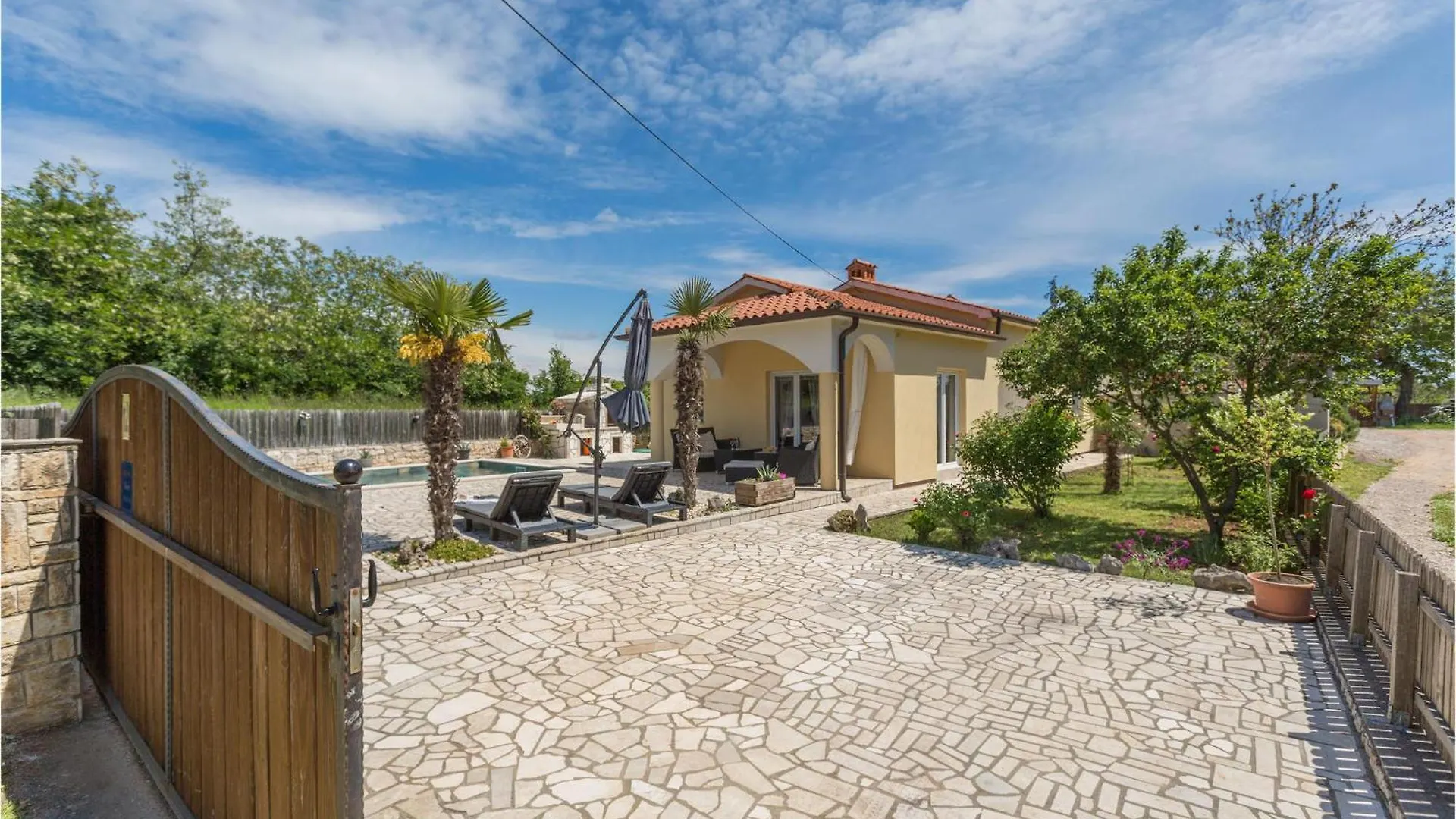 Vikendica Stunning Home In Vrecari With Kitchen